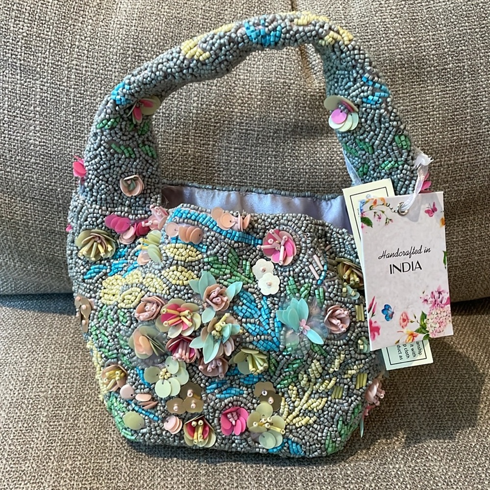 Handcrafted in India floral beaded handbag 🩵💜